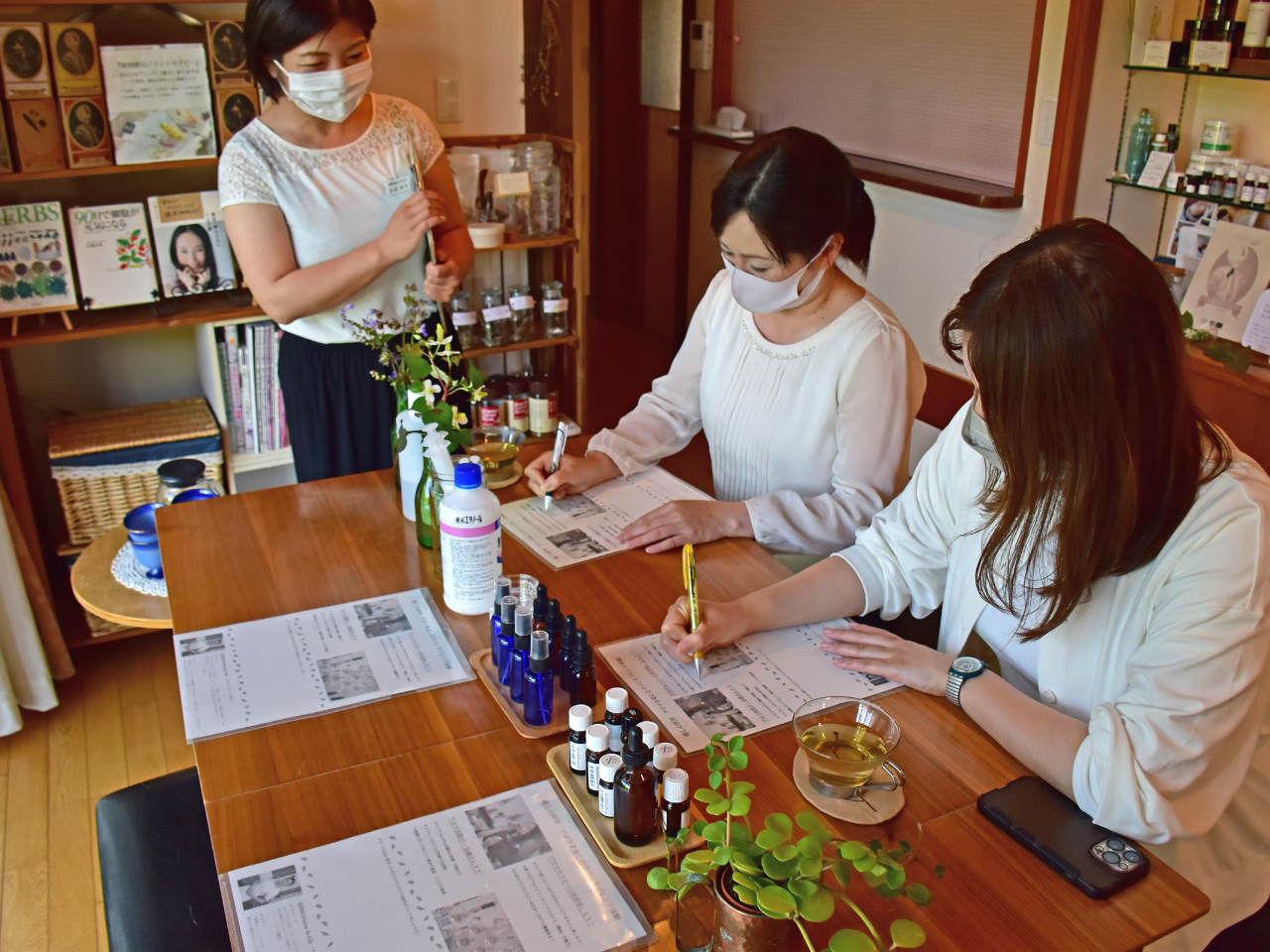 伊豆高原☆癒しの有機アロマ万能オイル作り体験☆季節ごと変わる精油もリピーター多数...
