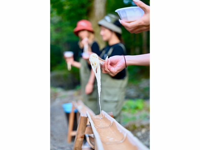 10月末まで流しそうめん体験も♪お一人1,000円(4人前以上で予約可能)3日前までのご予約で承れます。
