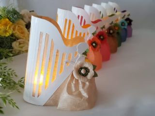 福井が生産を誇る楽器ハープを越前和紙で表現しました。ハープのキャンドルシェードです。