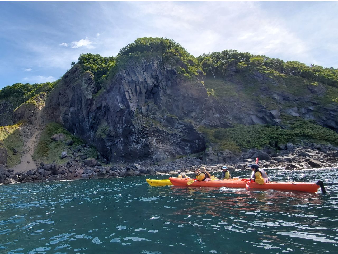 �n�ォ��͌����Č��邱�Ƃ��ł��Ȃ��f���炵�����R�̌i�F�������ɂ͂���܂��B