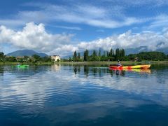 穏やかな湖面がとて綺麗です。