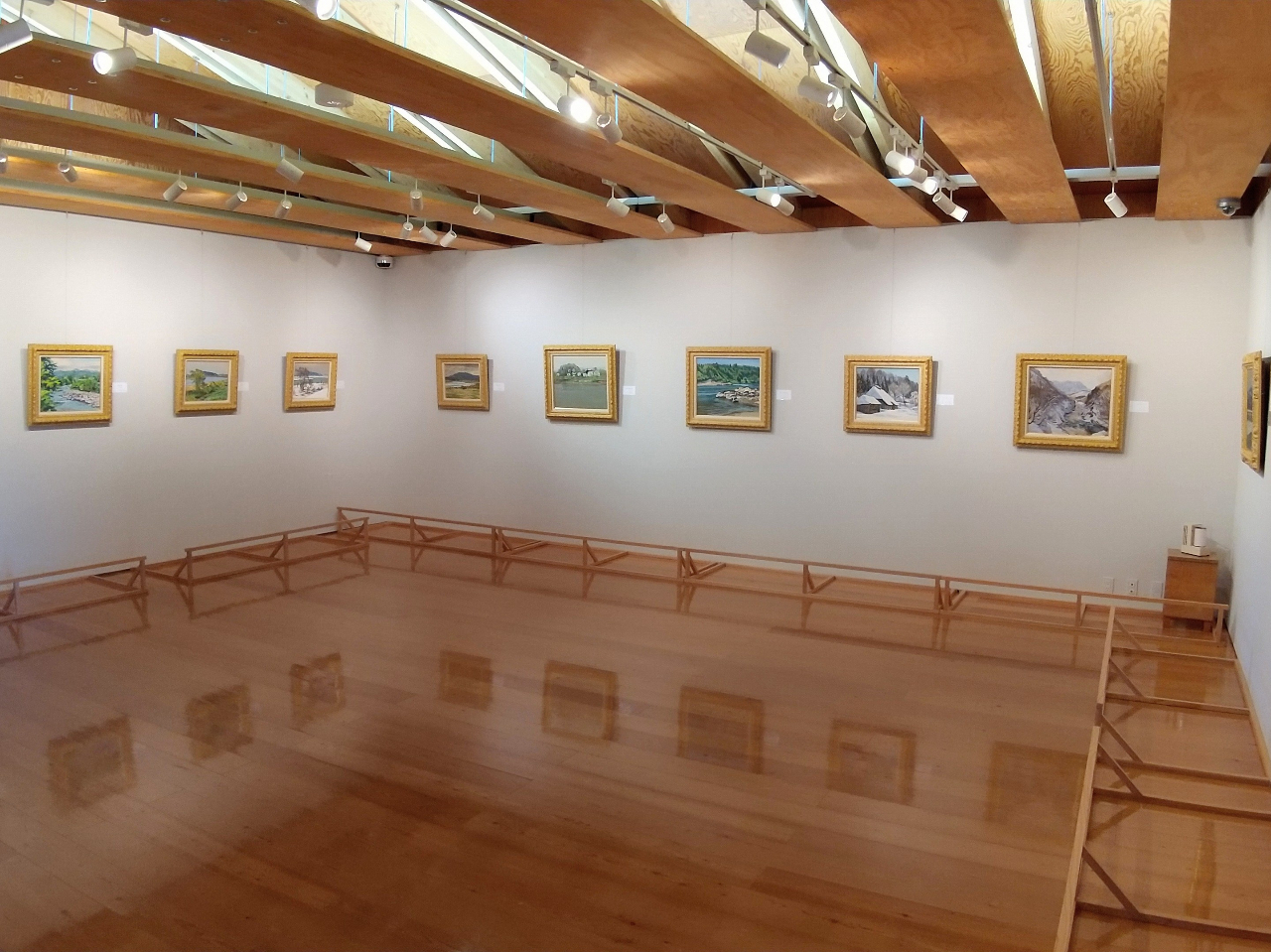 Wł͌OŊ􂷂lXȍƁEW̍iWĂ܂B