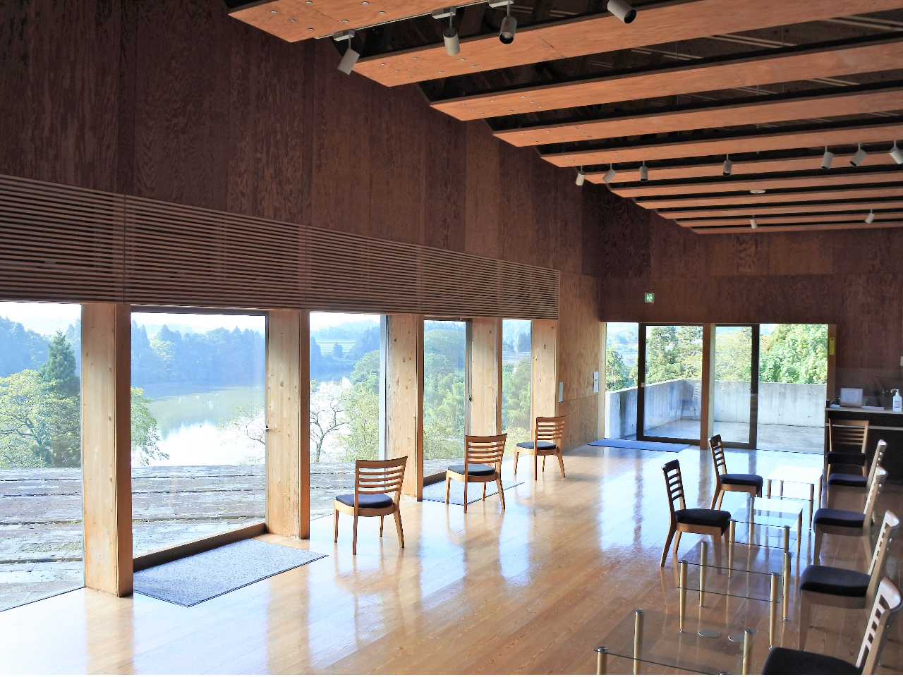 wKł͂̃R[q[⌧Yʕ̃W[XȂǂ̔Ă܂B