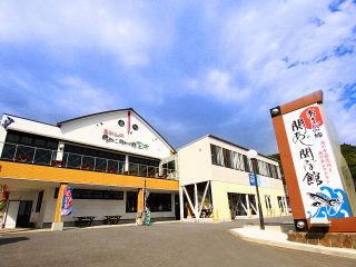 関あじ関さば館 外観