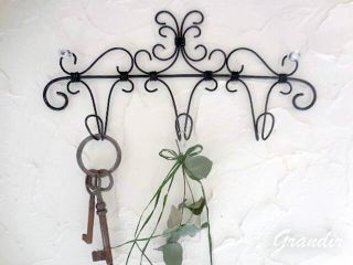 ワイヤークラフト・ワークショップ マルメロの駅ながと「マルシェ黒耀」でやります! 作品名:グランディールフック 3,000円です。