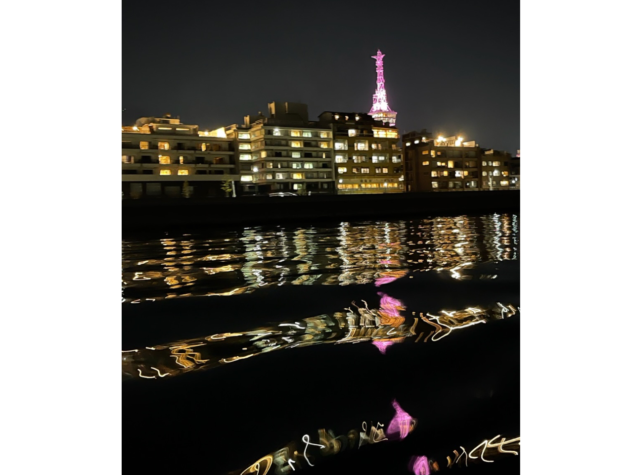 海に映る別府市街