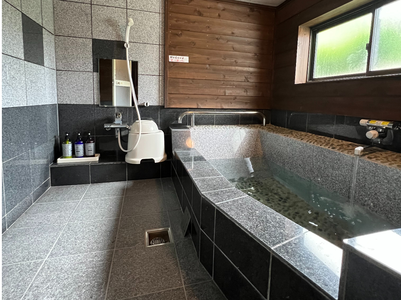 お風呂のお湯は梵の湯の源泉を使用しております!