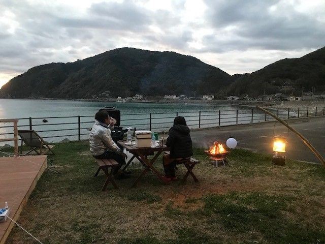 デッキサイトから海を眺めてのんびりと過ごしてください
