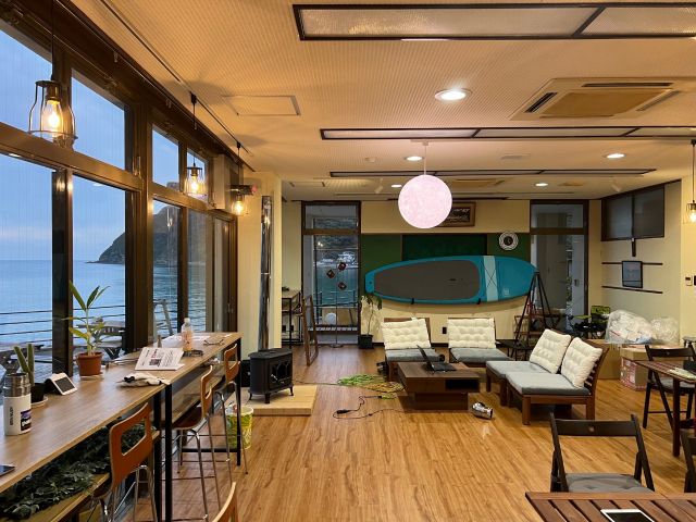 お部屋とキャンプサイトが使えるプランです。アウトドアを楽しんだらラウンジでゆっくり疲れをいやしてください