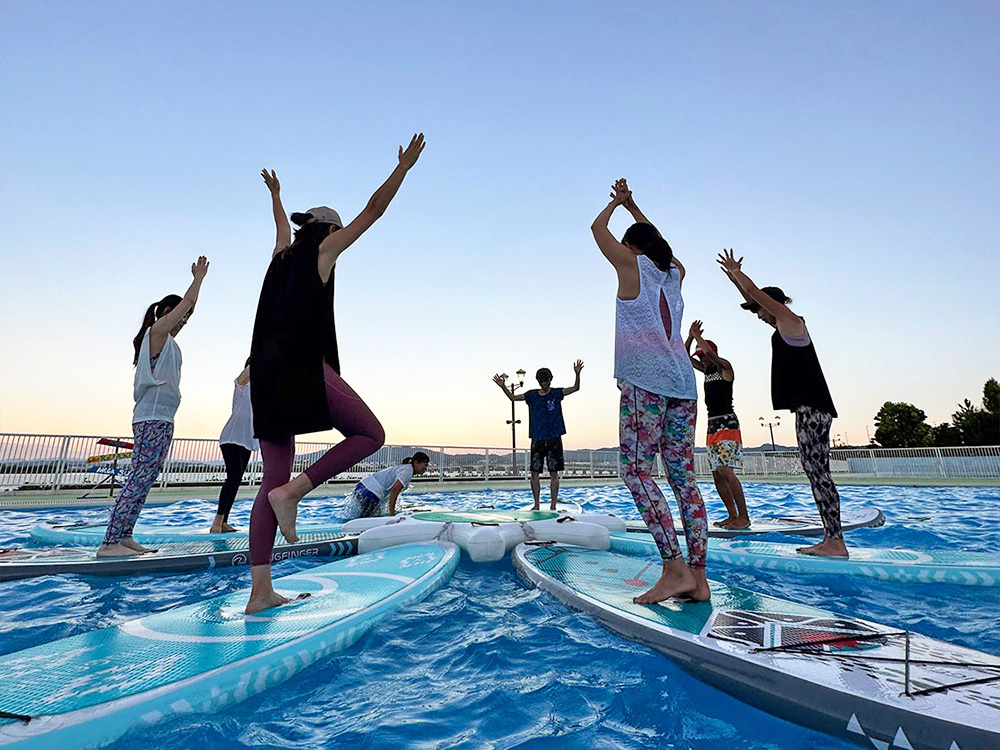 滋賀・大津】びわ湖一望☆露天プールで夕やけSUP Yogaしよう！/B.S.Y