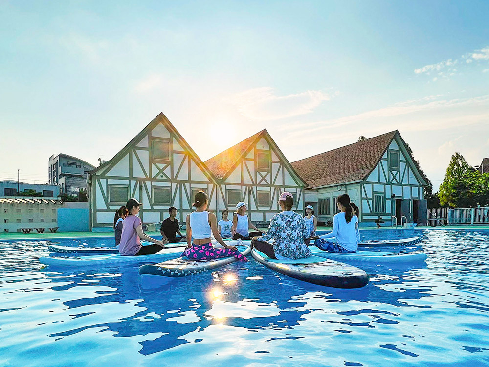 滋賀・大津】びわ湖一望☆露天プールで夕やけSUP Yogaしよう！/B.S.Y