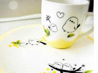 大人から子供まで大人気のあのシマエナガちゃんのオリジナル食器が作れちゃう!お名前も入れる事も出来ます。