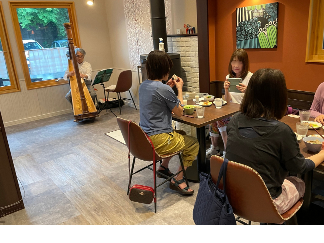 n[v̐񂾒ׂɎXȂAHƉ߂܂