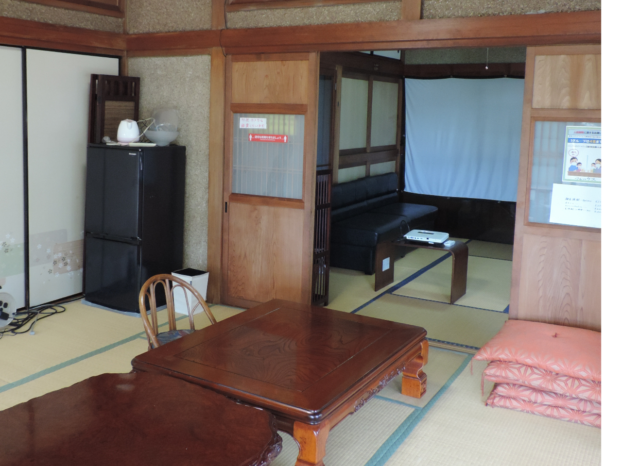 8・6畳スペースになります。(冷蔵庫・プロジェクター/スクリーン付)