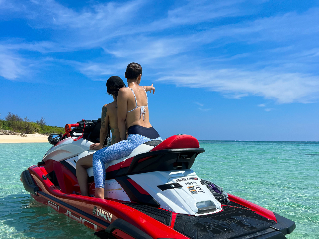ジェットスキーツーリングで透明度抜群のエメラルドブルーな海を爽快にかっ飛ばす☆