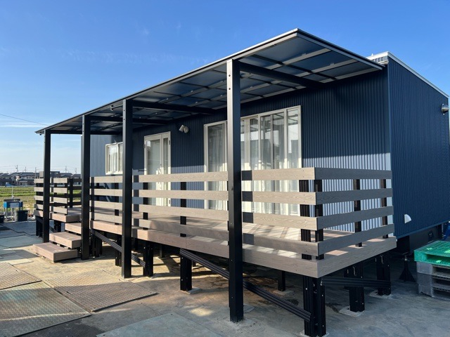 �f�b�L�ƃe���X������ݒu�����g���[���[�n�E�X