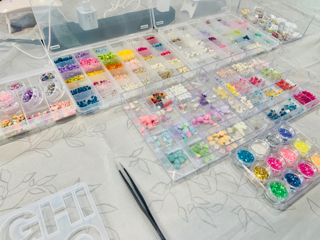 花材や資材は沢山ご用意しております★