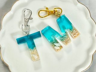 まるで海のようなイニシャルチャーム!