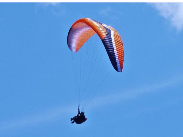 この大空に翼を広げて 鳥に なりたいなー 夢が叶う。