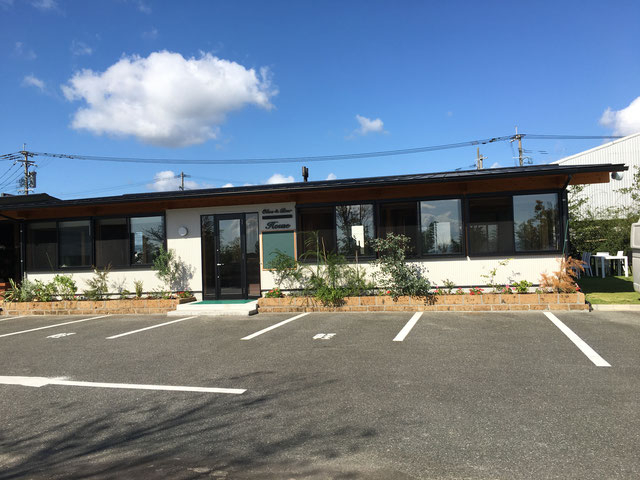 レストラン、カフェ、BBQコーナー、トイレ、シャワー施設