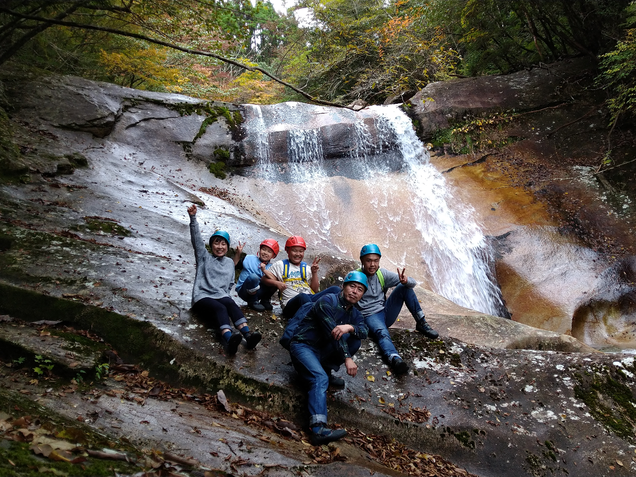 tďH~̌\ȁuω10mv܂ł̑oBꖇ̉ԛŌ`ABł͒łBqS҂SĊy߂܂B͈̏ȌiFłB