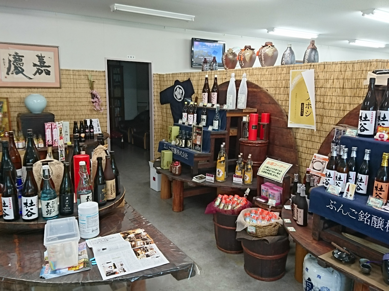 ńA߂̎𑢍H[ŐB́uāvAḖuL㑾Yv͑lCŋsȂǂɂĂčD]łB܂Aʎ{݂̊ÎH[́AwƑ̌ł܂B