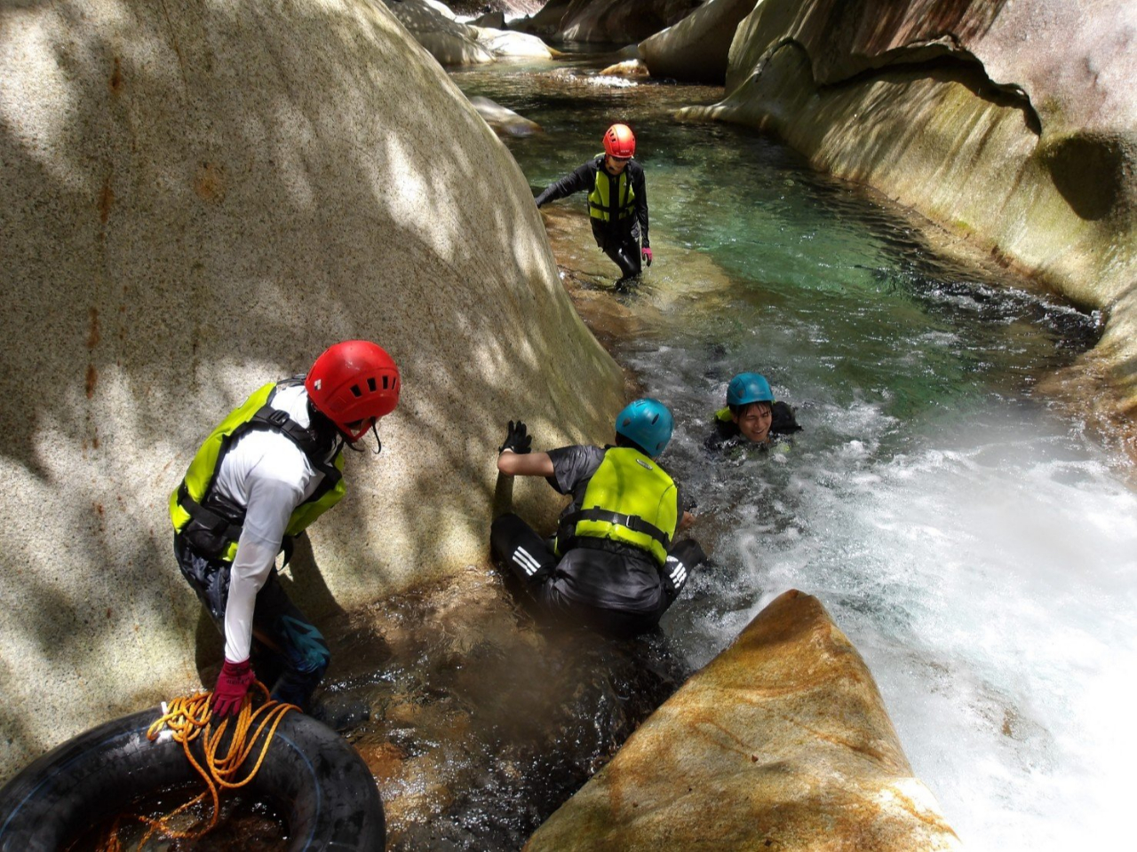 ���H��A��ǂ��o�đ��G�������h���㗬�։j���Ō������܂��B������͈ꖇ�₪�����܂��X�ɃX�����̂���̌����ł��܂��B(�������͑k��ł��Ȃ��ꍇ������܂��B)