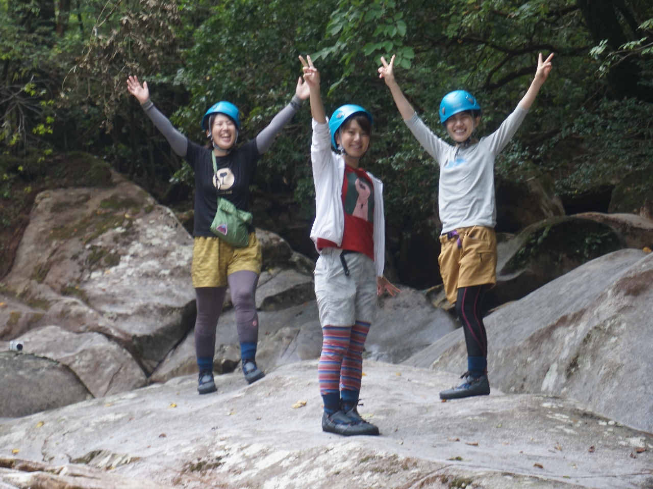 �����A�w�����b�g�𒅂���C�𗚂��āA�ꖇ����ω���Ɍ����ďo�����܂��傤�B���ꂪ����Ώ��S�҂��q�������S�ɕ����܂��B���Ƃ̑����̓K�C�h�������܂��B