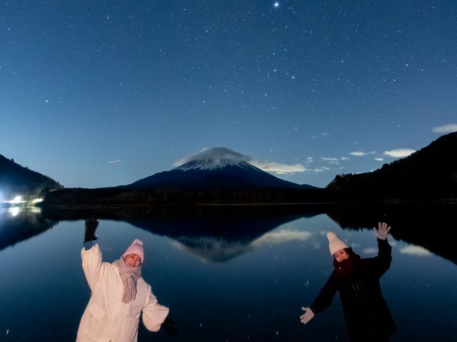 精進湖の逆さ富士。大切な方との思い出に。