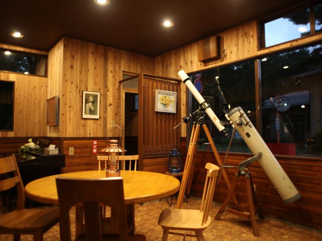 集合場所に展示(使用可能)した貴重な1971年製反射望遠鏡。案内人と同い年、、、