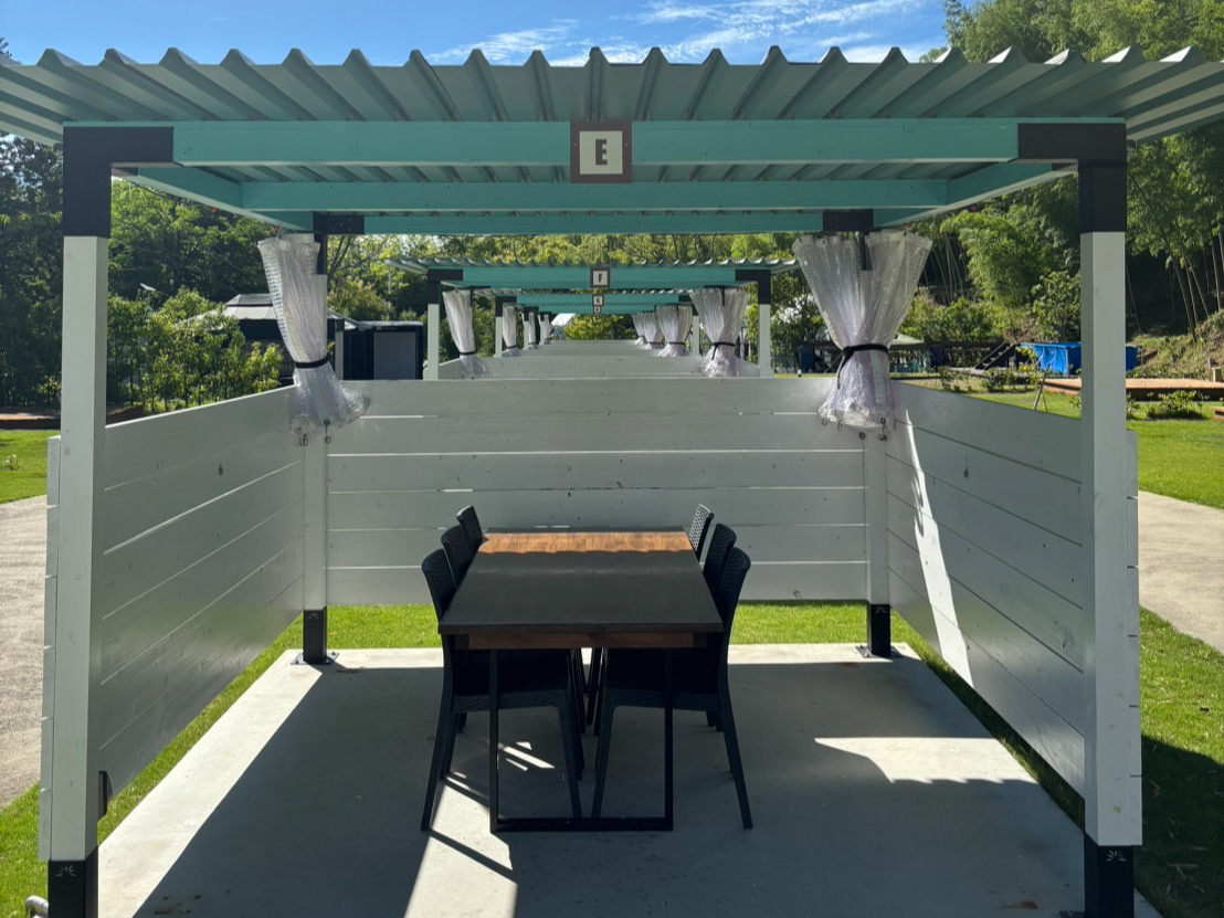 仕切りがあるので、プライベート空間でお楽しみいただけます…♪