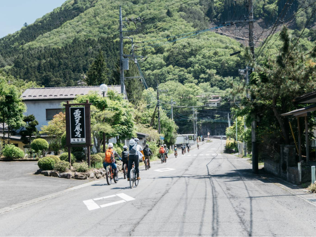 ��������X���班���������ꂽ���R�����ē������Ē����܂��B�قƂ�ǎԂ��ʂ�Ȃ�����v���C�x�[�g�G���A�ł��B�n��̕��X�Ƃ̌𗬂��I�X�X���B