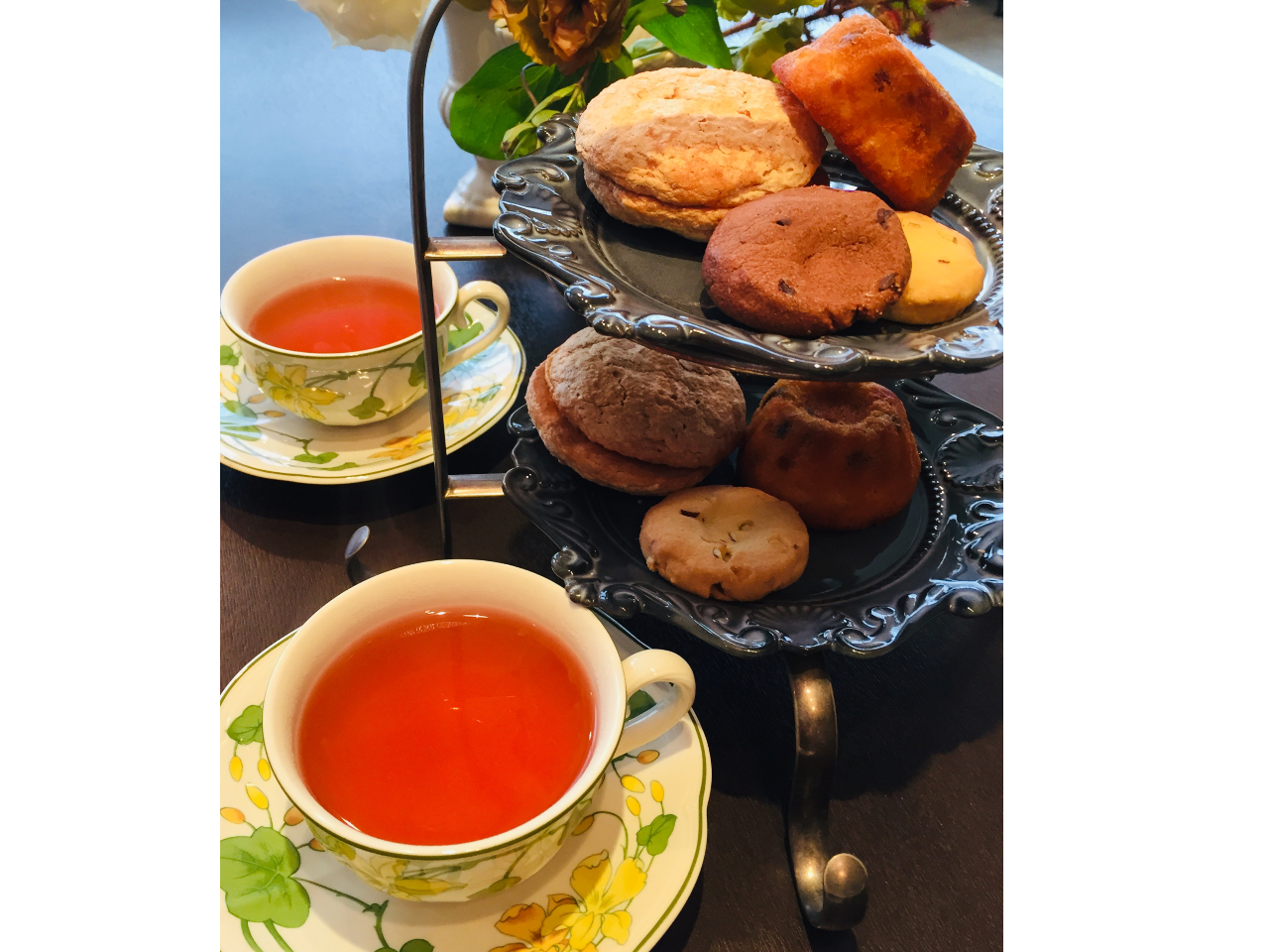 美味しい紅茶の淹れ方は勿論、カップの持ち方、紅茶のいただき方のマナーも学べます。