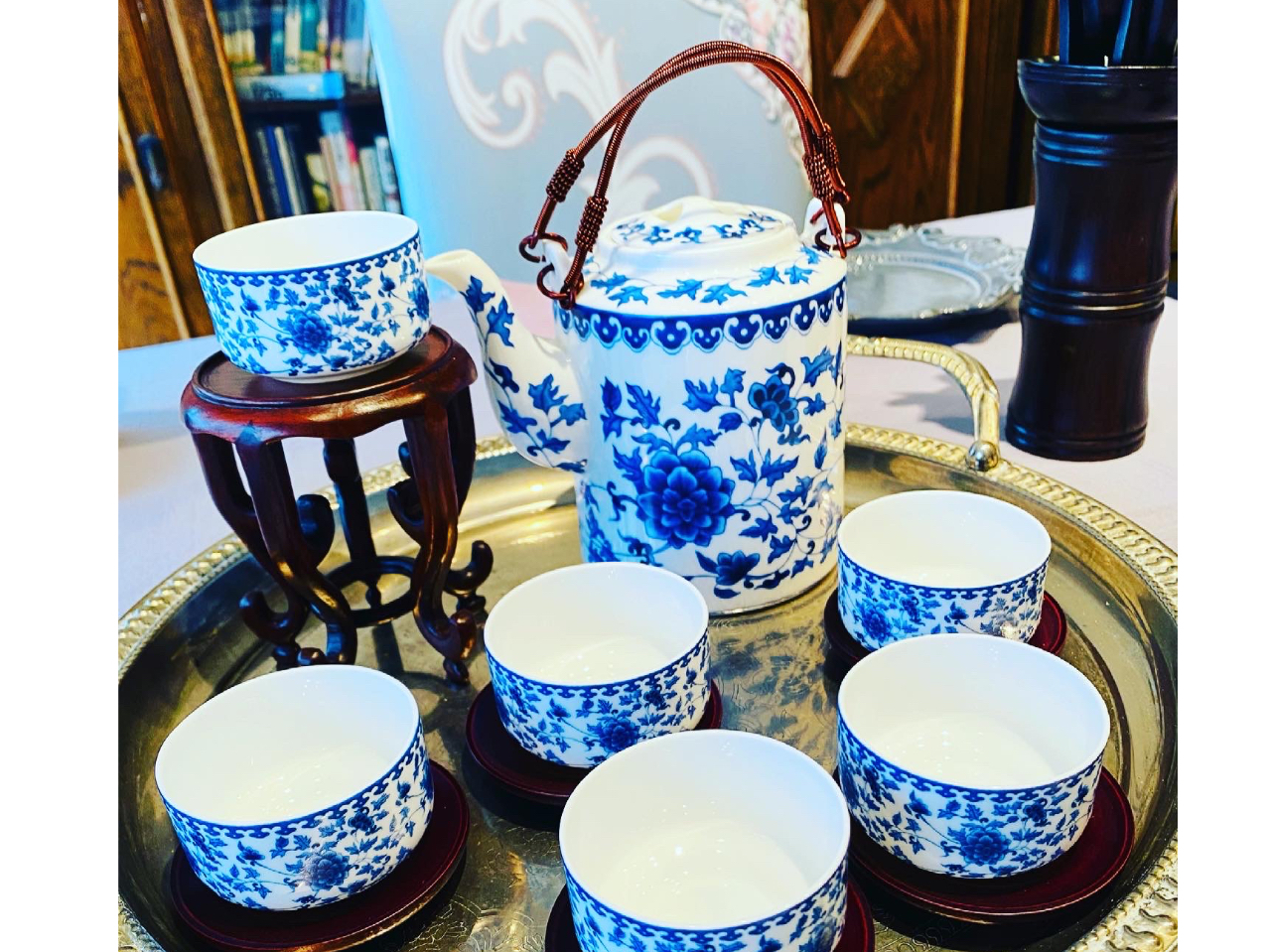 茶葉に合った茶器で美味しく淹れます。