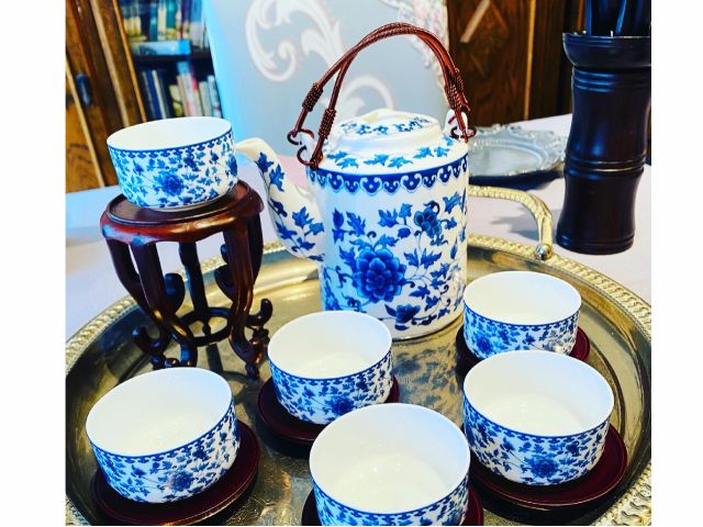 茶葉に合った茶器で美味しく淹れます。