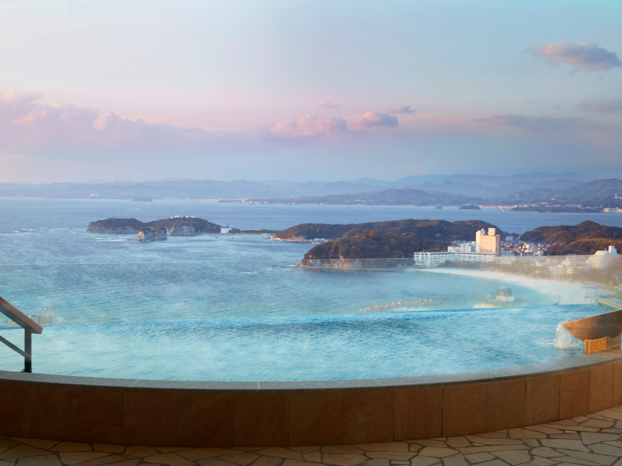 ���Ǖl�Ƃ��̊C����̂ƂȂ����C���t�B�j�e�B�[�r���[�̘I�V���C�i�j���p�j