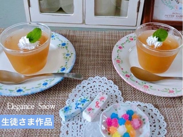 【生徒様撮影】お孫ちゃん用にプチローズのお皿を2つ