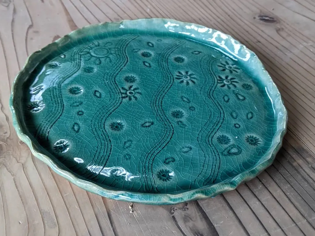 �X�^���v�Ŗ͗l���������M�B�֖�͈�F�ł��A�X�^���v�̉��ʂɂ��Z�W���o�܂��B