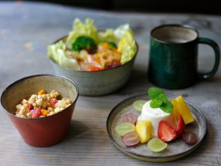 所属作家(師範)と同じ土と釉薬から仕上がりが選べます!押忍!