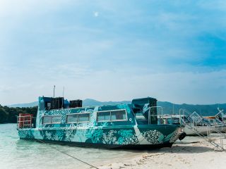 川平湾唯一のエアコン装備のグラスボート!夏でも涼しく遊覧できます!