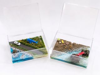 海や砂浜、ミニチュアパーツを自由に組み合わせて、自分だけの海のジオラマを作れる体験です。