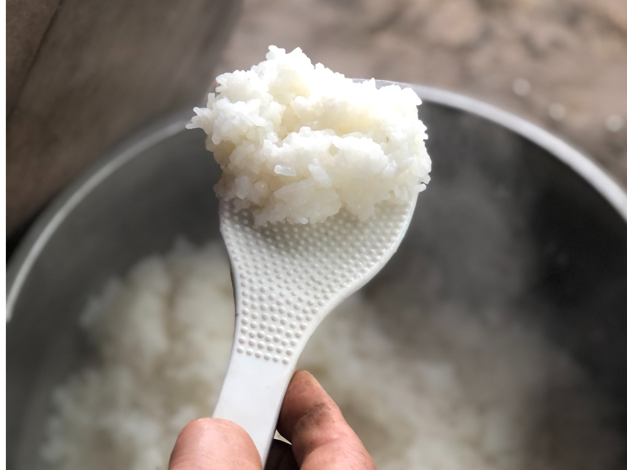 わらを燃やして炊き上げたご飯は、ふっくらと柔らか!美味しくなります