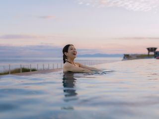 伊弉冉の湯湯(水着温泉プール) 大阪湾を一望できるインフィニティプール