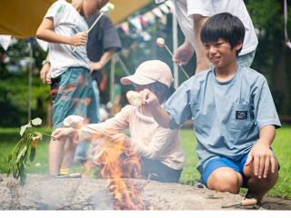 火が起きたら、実際にマシュマロを焼いてみます!
