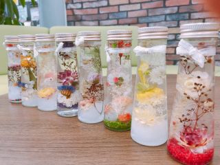 自分の世界観を小瓶に閉じ込めます。きれいでかわいい作品作り!お土産にもプレゼントにもいいですね♪