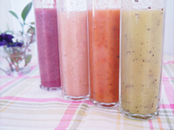 山梨の果物を使用したドレッシング作りです。作ってお土産にどうぞ