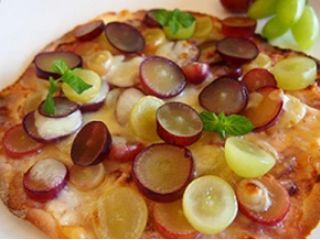 季節のフルーツを使用したピザ作り!ピザの生地から作ります!