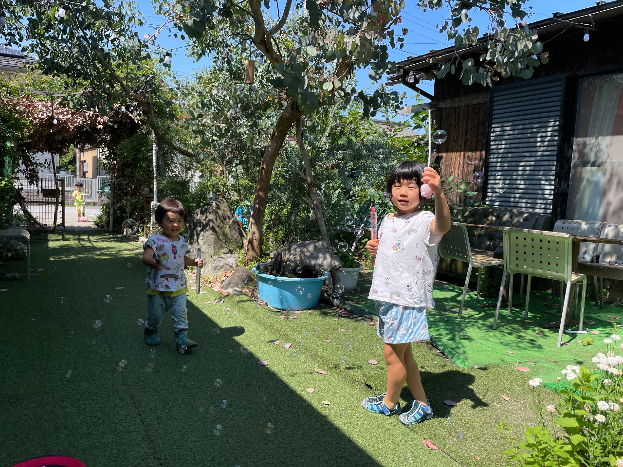 中庭なので、子どもたちも安心