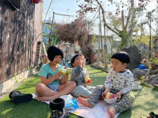 庭でピクニック気分♪