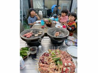 お外でみんなで食べると美味しいね!